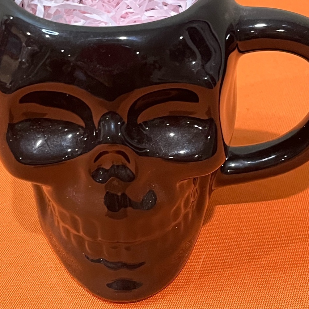 6/$25 Royal Norfolk Black Skull Mug
